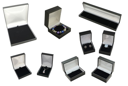 Black leatherette jewellery - black,