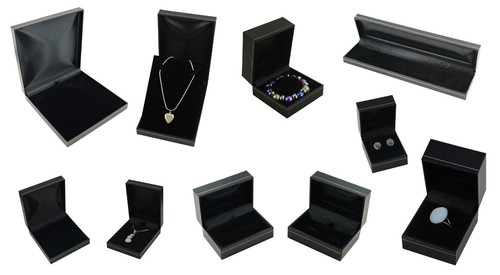 Black leatherette jewellery - black,