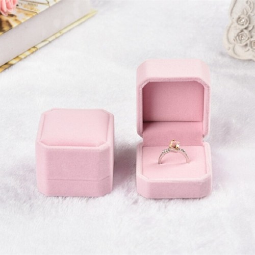 Square velvet jewellery ring - square,